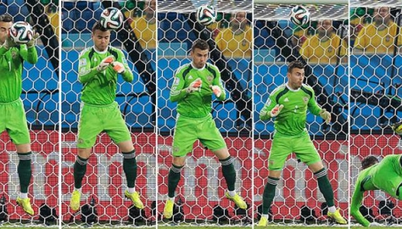El primer blooper del mundial fue del arquero Ruso