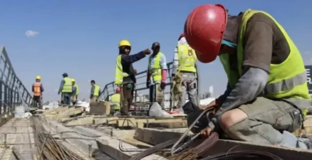 Radiografía del empleo formal durante el gobierno de Milei: Más monotributistas y gran caída en la construcción 