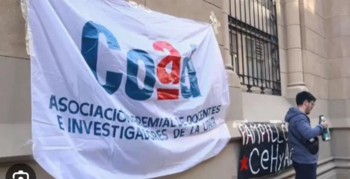Docentes universitarios de la UNR paran por 48 horas en reclamo salarial