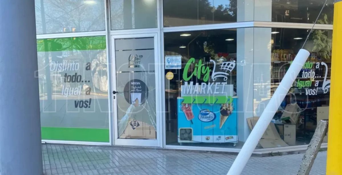 San Lorenzo: Reventaron la puerta de un kiosco y se llevaron el dinero de la caja 