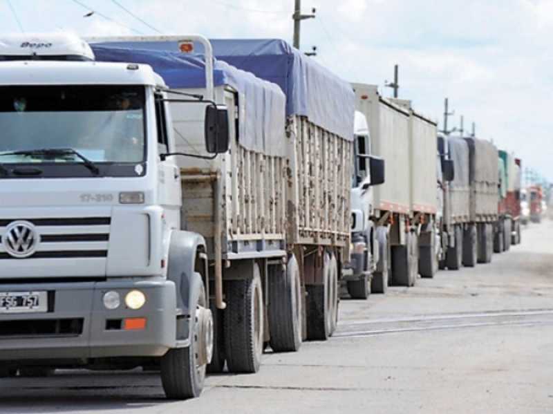 Tránsito cortado por conflicto con camioneros en la región