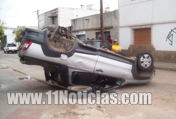Cinco heridos tras un choque múltiple en pleno centro de Capitán Bermúdez