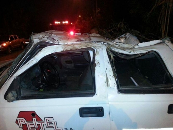 Volcó una camioneta en la colectora Raúl Alfonsín