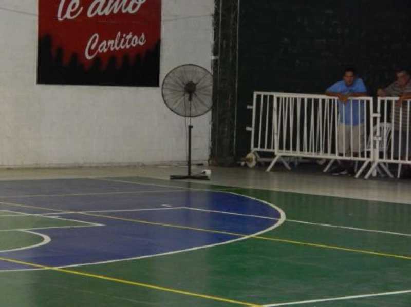 Básquet: Puerto San Martín no pudo culminar su partido por al humedad