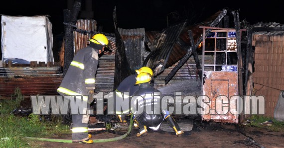 Capitán Bermúdez: Se incendia una casa precaria