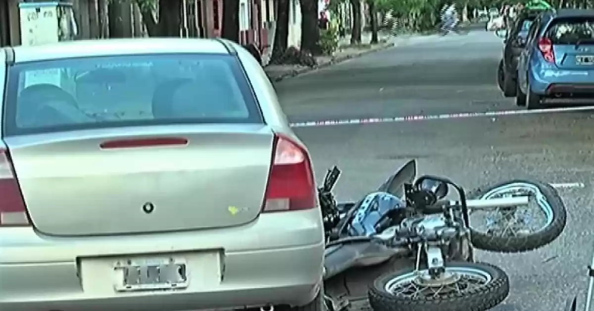 Rosario: Murió un joven policía al chocar su motocicleta cuando acudía a un robo