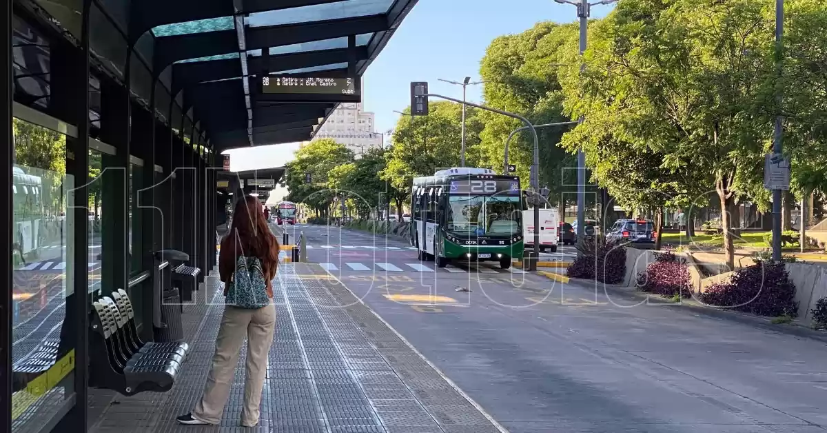 El boleto de colectivo en Buenos Aires aumentó a $76,92