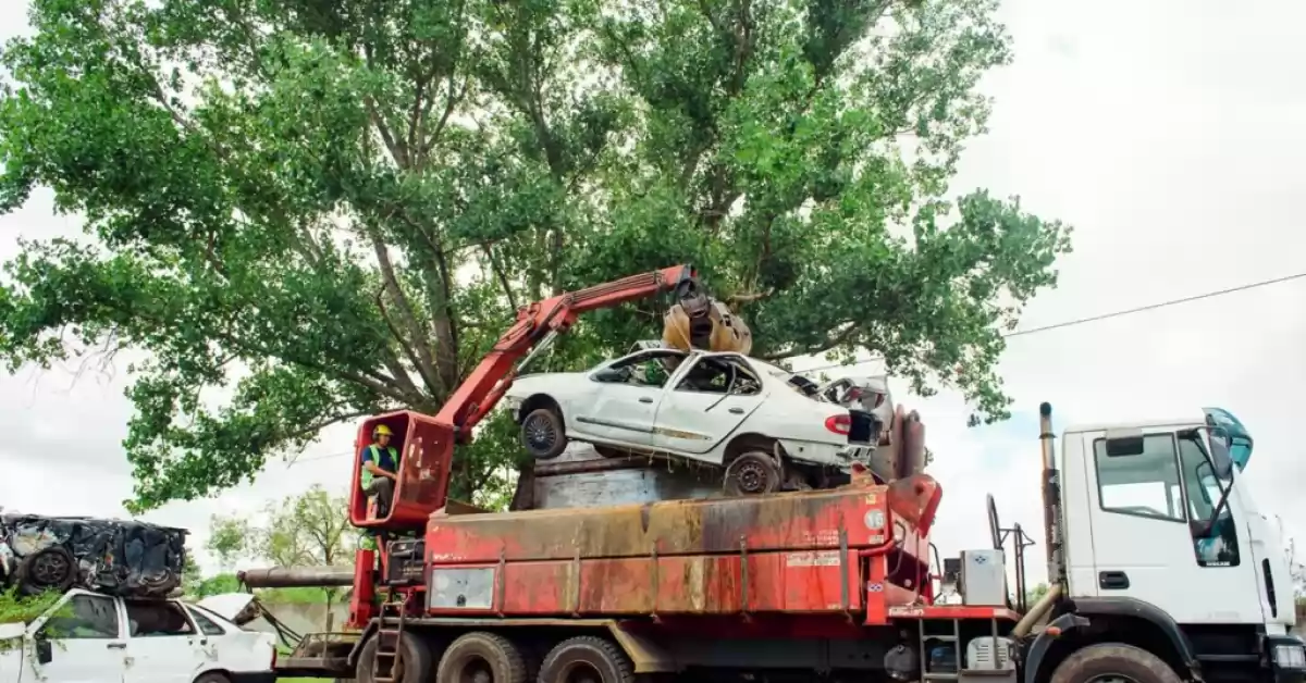 Comenzó la compactación de vehículos abandonados en San Lorenzo y será a beneficio de CADI