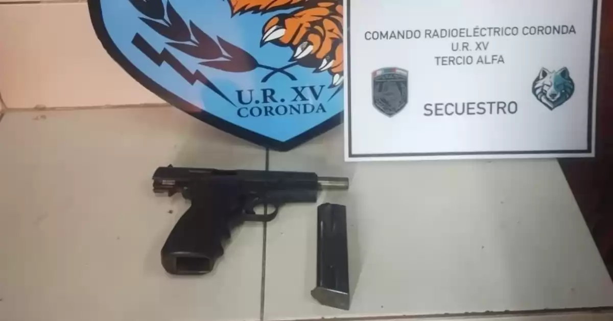 Coronda: una niña encontró una pistola 9 mm en su patio
