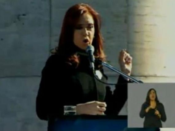 Cristina encabezó en el Monumento el acto por el Día de la Bandera
