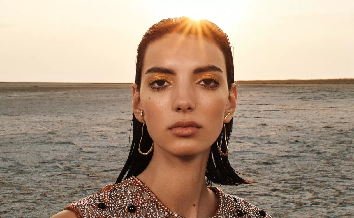 Cynthia Arrebola otra vez en la portada de Vogue Latinoamérica