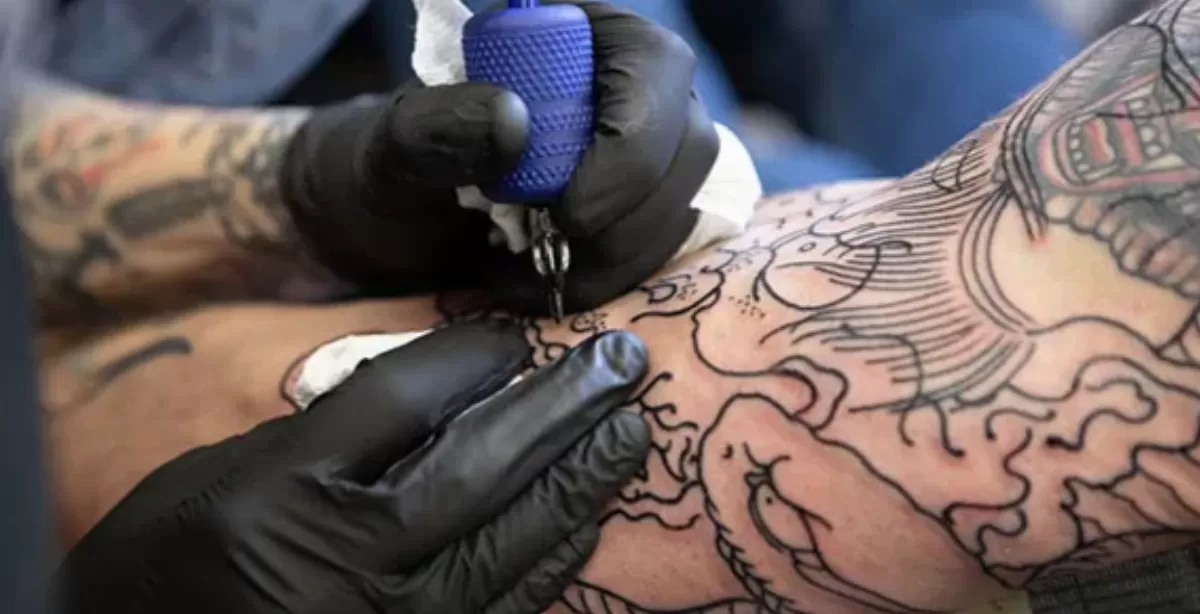 La Municipalidad de Rosario y la UNR lanzaron un curso gratuito de formación de tatuadores