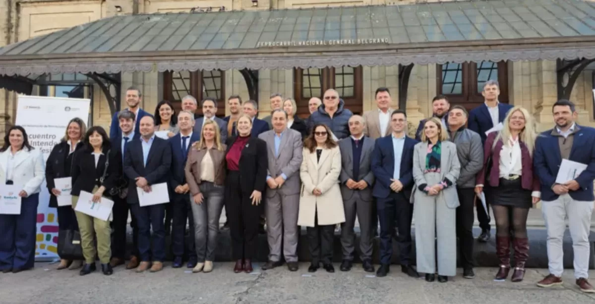 Raimundo participó de un encuentro de intendentes santafesinos al que se sumó la vicegobernadora Scaglia