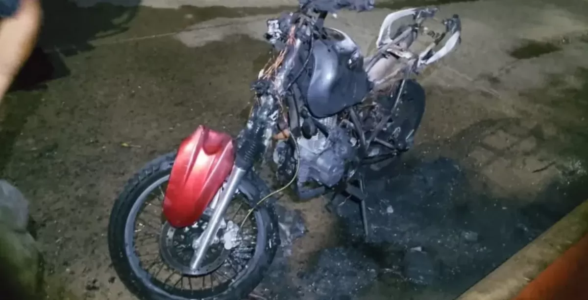Incendio de una moto durante la madrugada del jueves en San Lorenzo