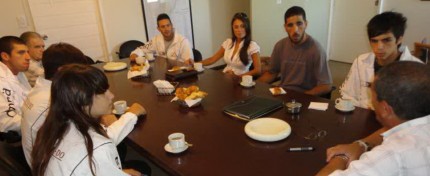 Capitán Bermúdez: Desayuno con deportistas destacados de la ciudad