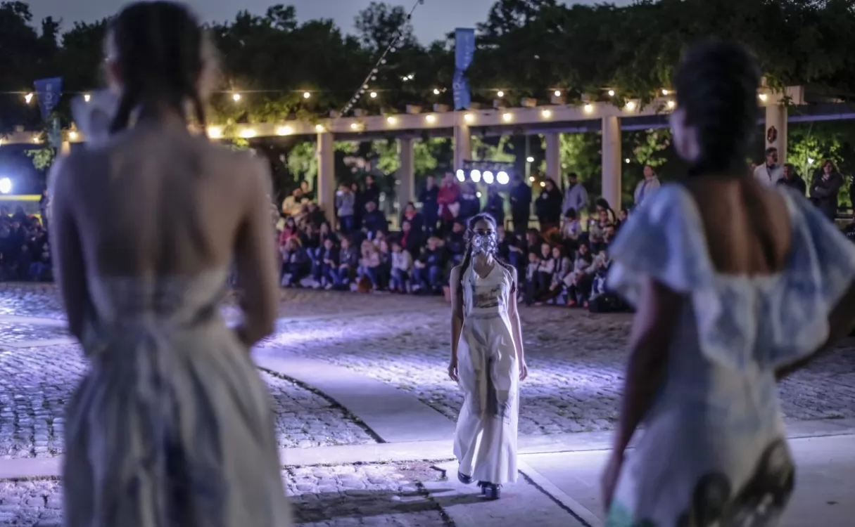 Mercado del Patio: Realizarán un desfile de diseño de Indumentaria