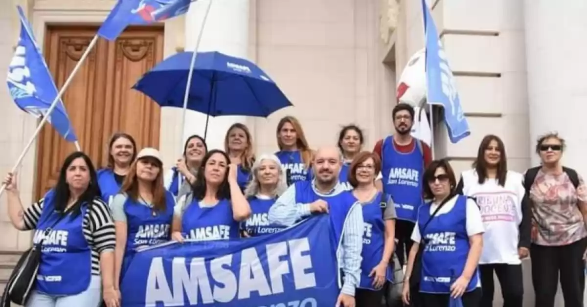 Docentes se manifestaron contra la reforma previsional que impulsa la Legislatura 