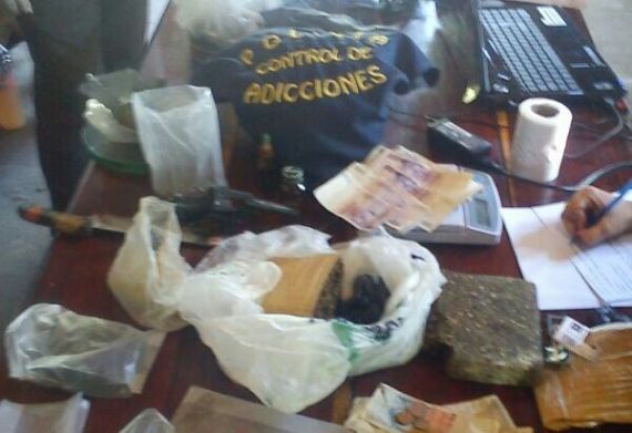 Incautaron gran cantidad de droga en tres allanamientos en San Lorenzo y Puerto San Martín