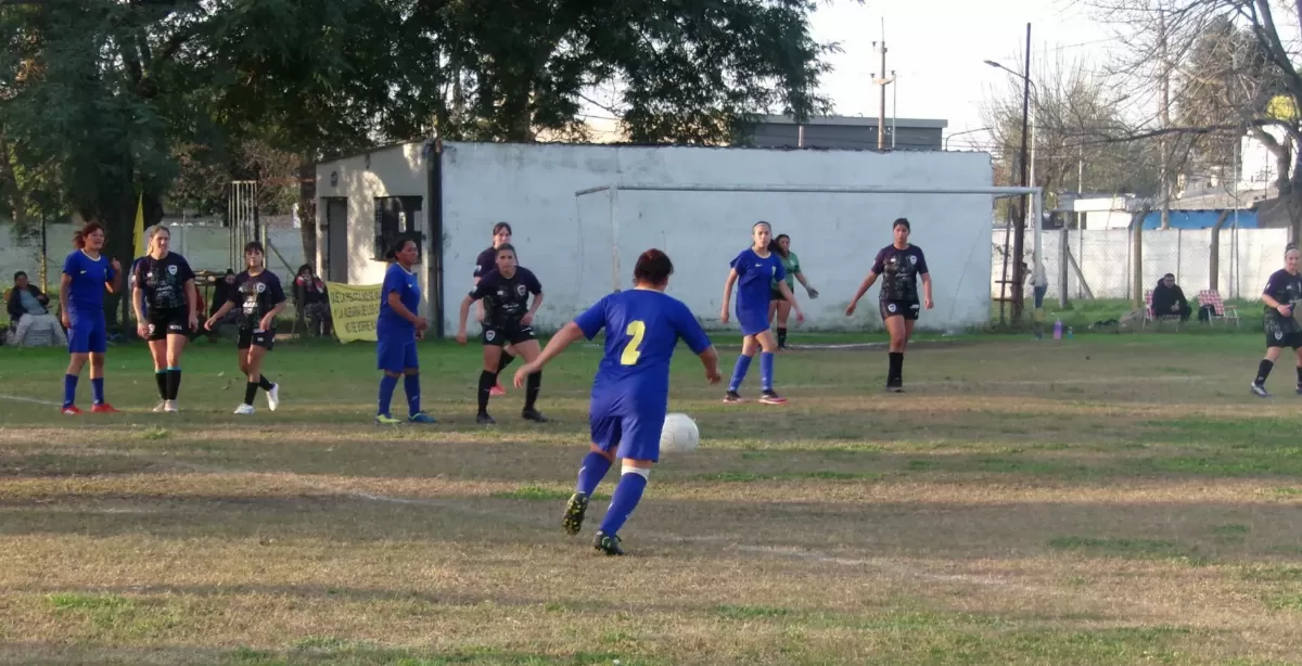 Fútbol femenino: completada la novena fecha, cuatro equipos pelean mano a mano por la cima