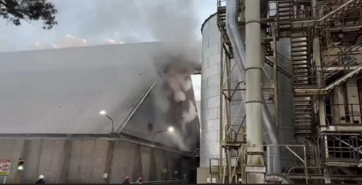 Incendio en Bunge San Jerónimo: una celda arde desde hace más de 30 horas