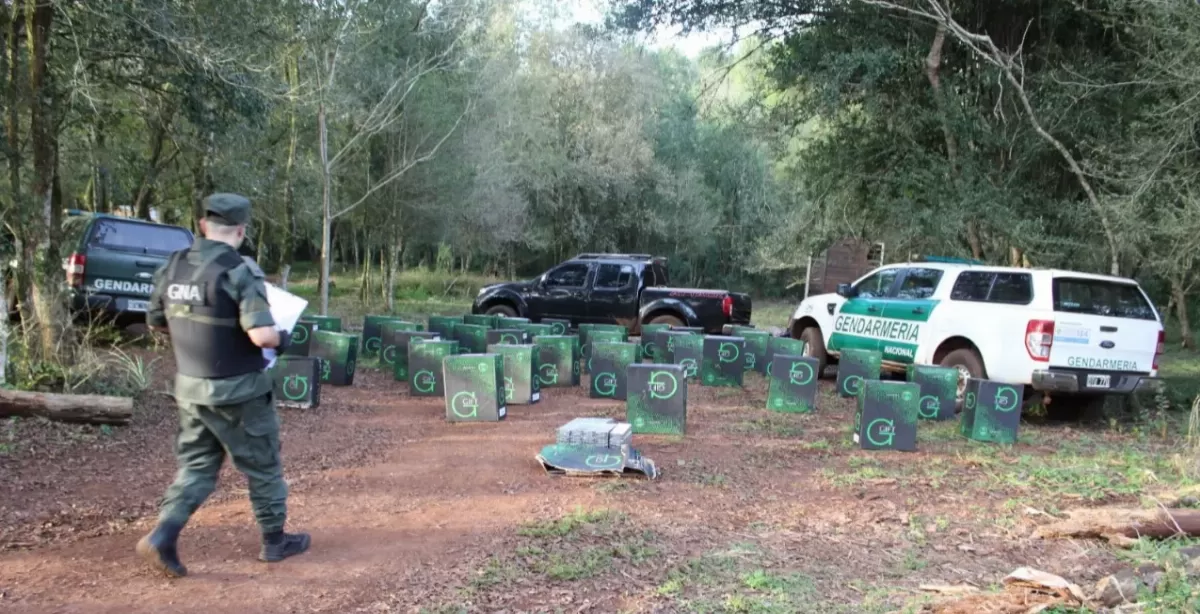 Misiones: incautan casi 20 mil paquetes de cigarrillos ilegales y recuperan una camioneta robada