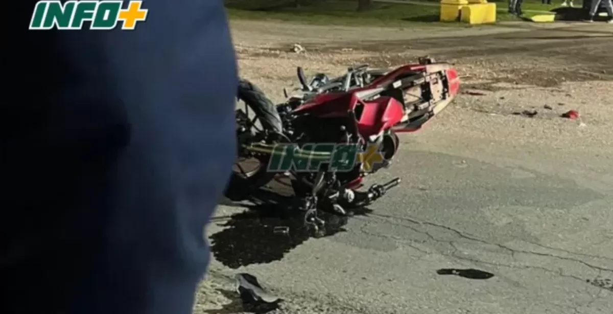 Un joven se encuentra grave tras chocar su moto con una camioneta en Pueblo Andino