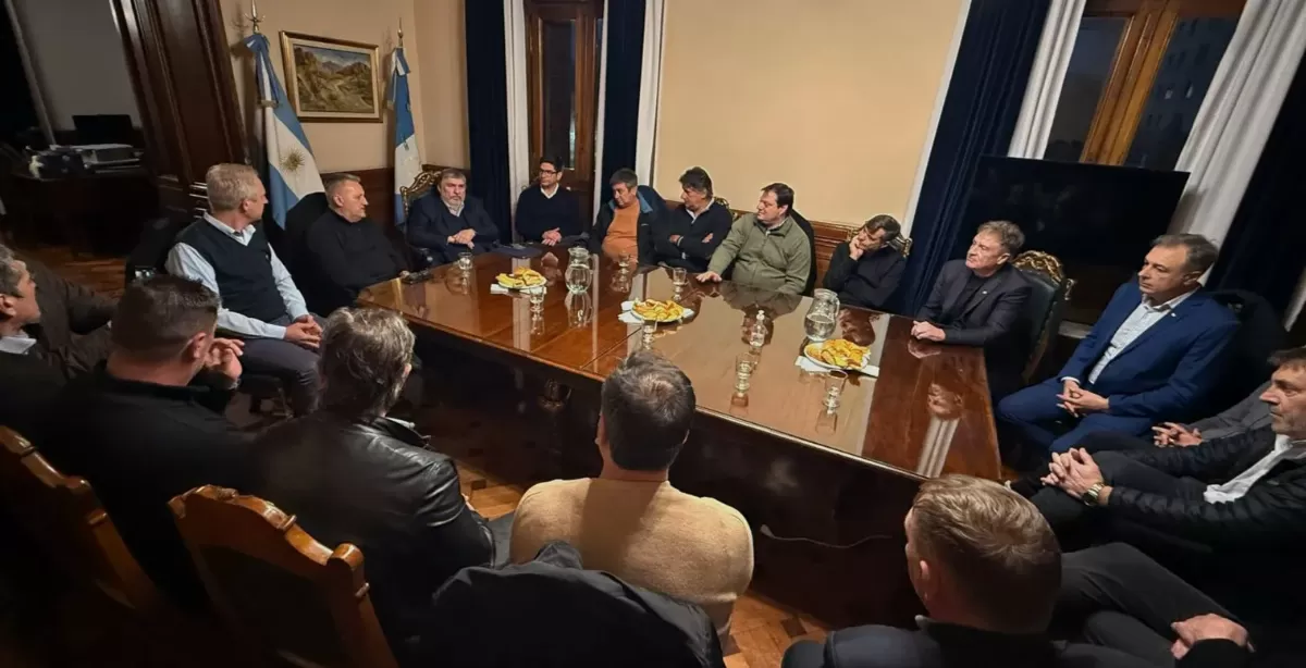 Intendentes peronistas de Santa Fe se reunieron con senadores de Unión por la Patria pensando en las elecciones de octubre