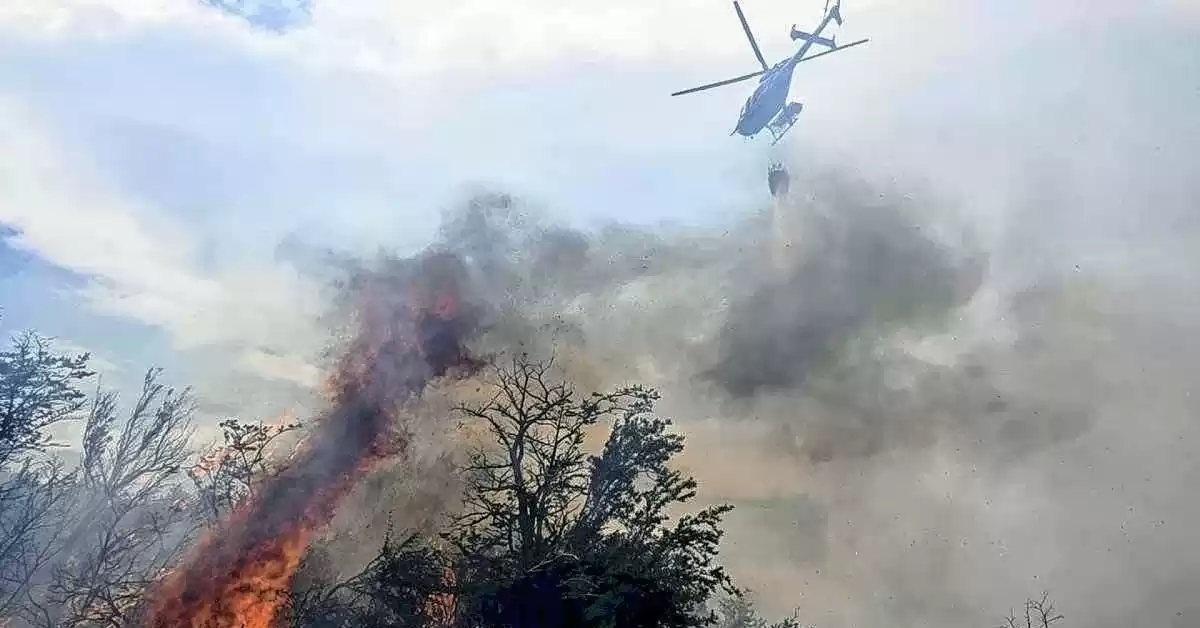 Las líneas de defensa de los incendios del Parque Nacional Nahuel Huapi avanzan sobre las zonas de “alta complejidad”