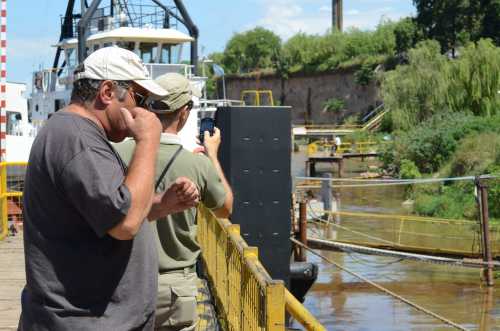 Derrame Gualtieri: La planta de agua redujo la producción para limpiar las piletas