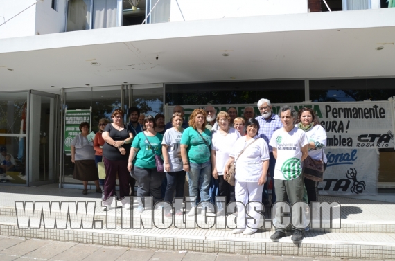 Movilización de trabajadores y Jubilados en el hospital Granaderos a Caballo