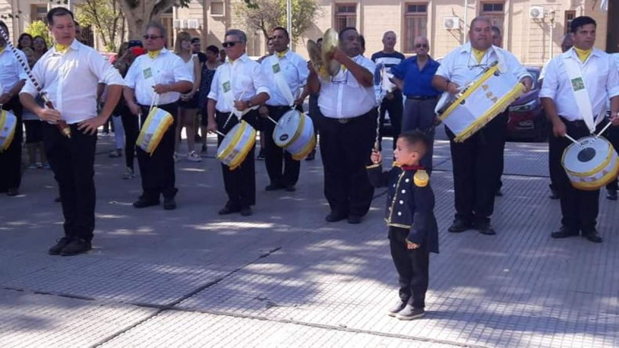 El Belgranito de la banda Gregorio Las Heras que causa sensación