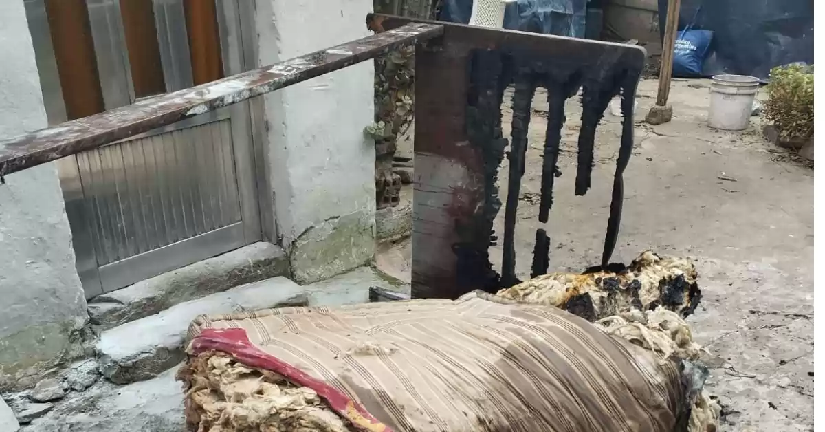 Una mujer sufrió una intoxicación con monóxido de carbono tras un incendio en Puerto San Martín 