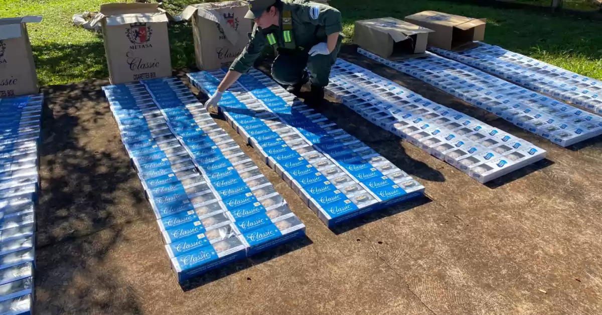 Evadió un control, intentó huir con más de 10 mil paquetes de cigarrillos ilegales y fue detenido
