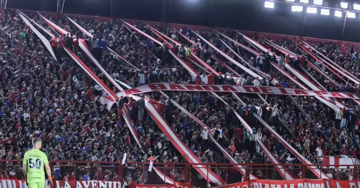 En La Paternal, la hinchada de Argentinos Juniors se manifestó contra la Ley Bases