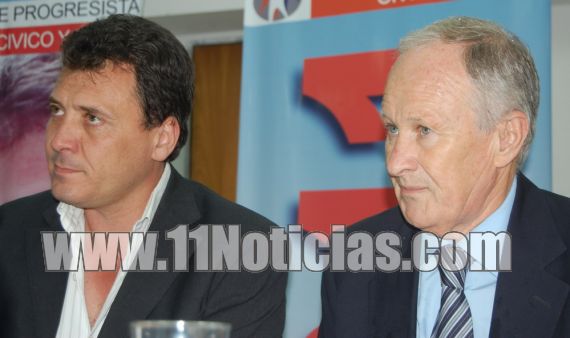 Lamberto entregó vehículos para la policía de San Lorenzo