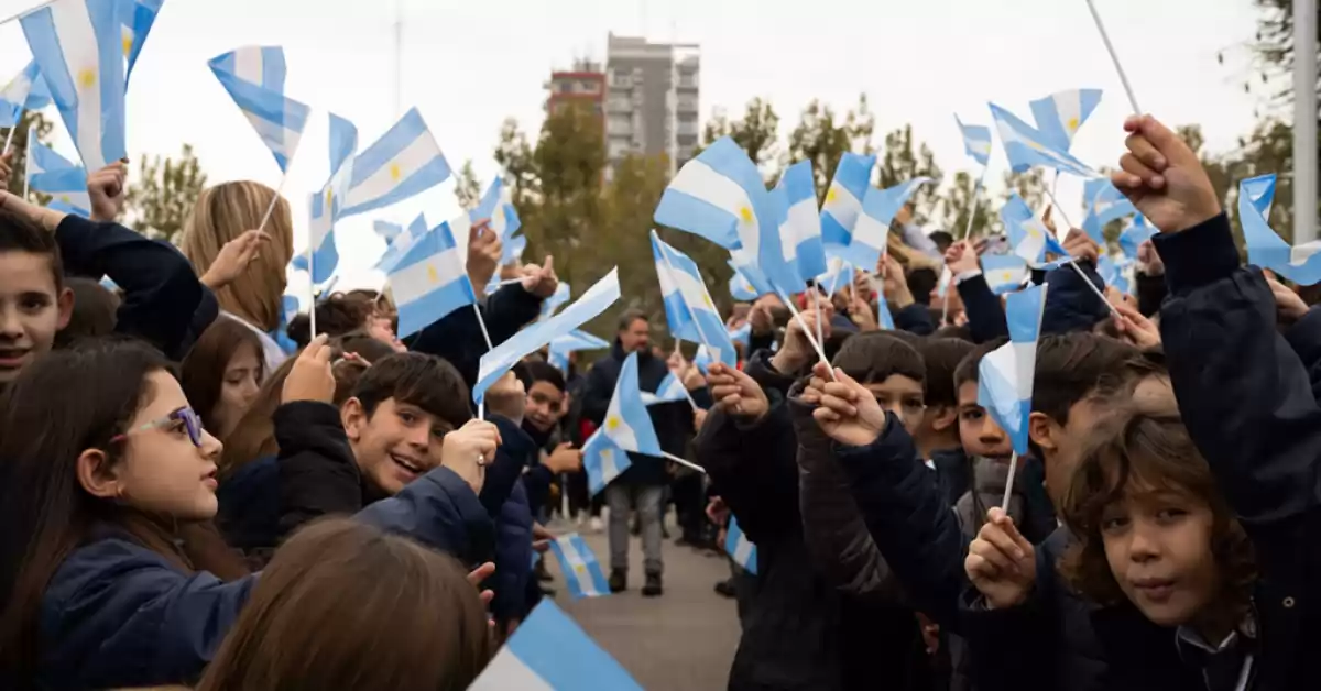 Más de mil alumnos prometieron lealtad a la bandera en San Lorenzo