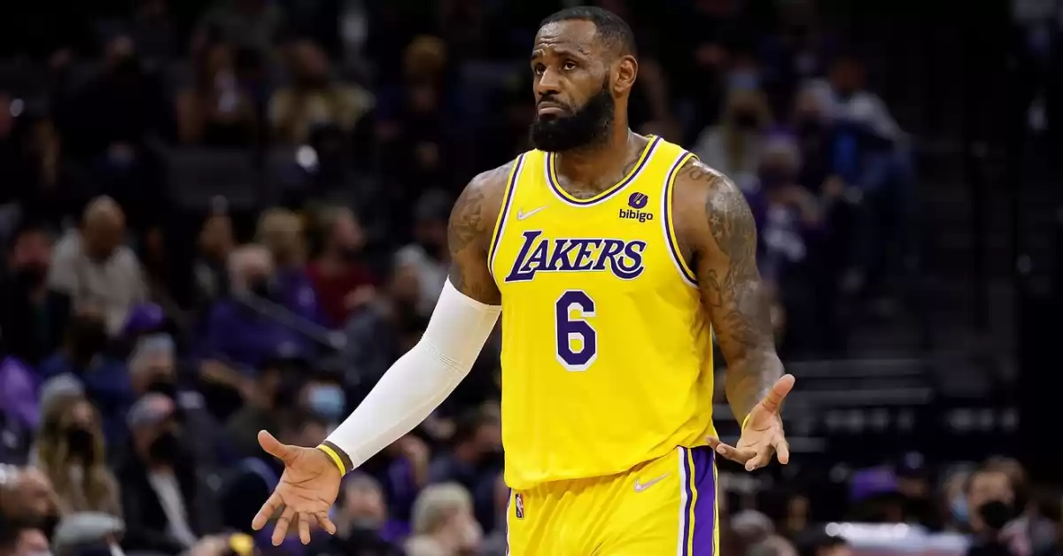 LeBron James renovó contrato con los Lakers y es el jugador con más ingresos logrados en la NBA