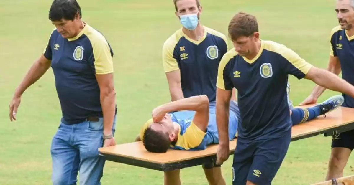 Se lesionó Lo Celso y lo sacaron en una puerta como camilla