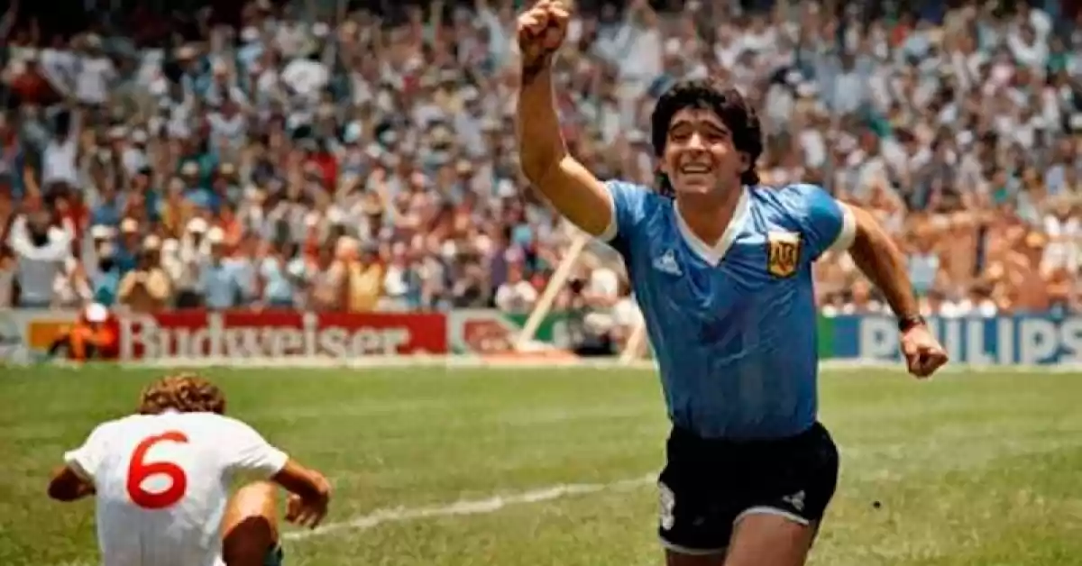Subastan la camiseta de Diego Maradona en el partido contra Inglaterra del ‘86