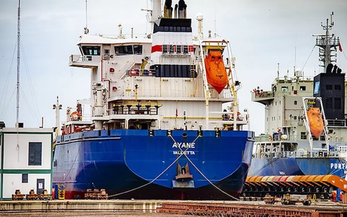 Indagan al marinero que mató al capitán y al primer oficial de un buque petrolero