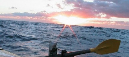 Rescatan a tres chicos del océano