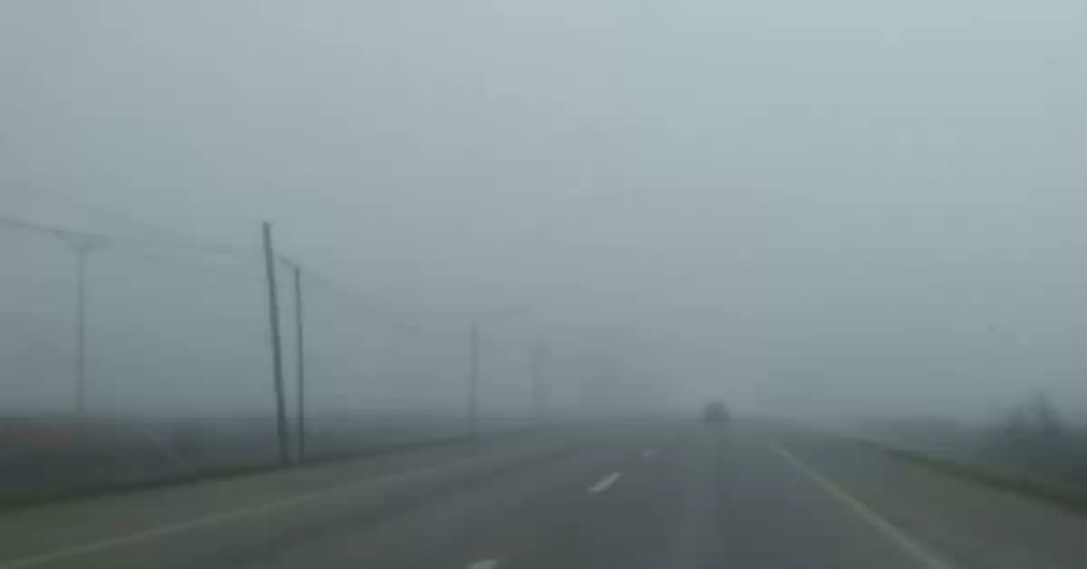 Advierten la presencia de bancos de niebla en la región