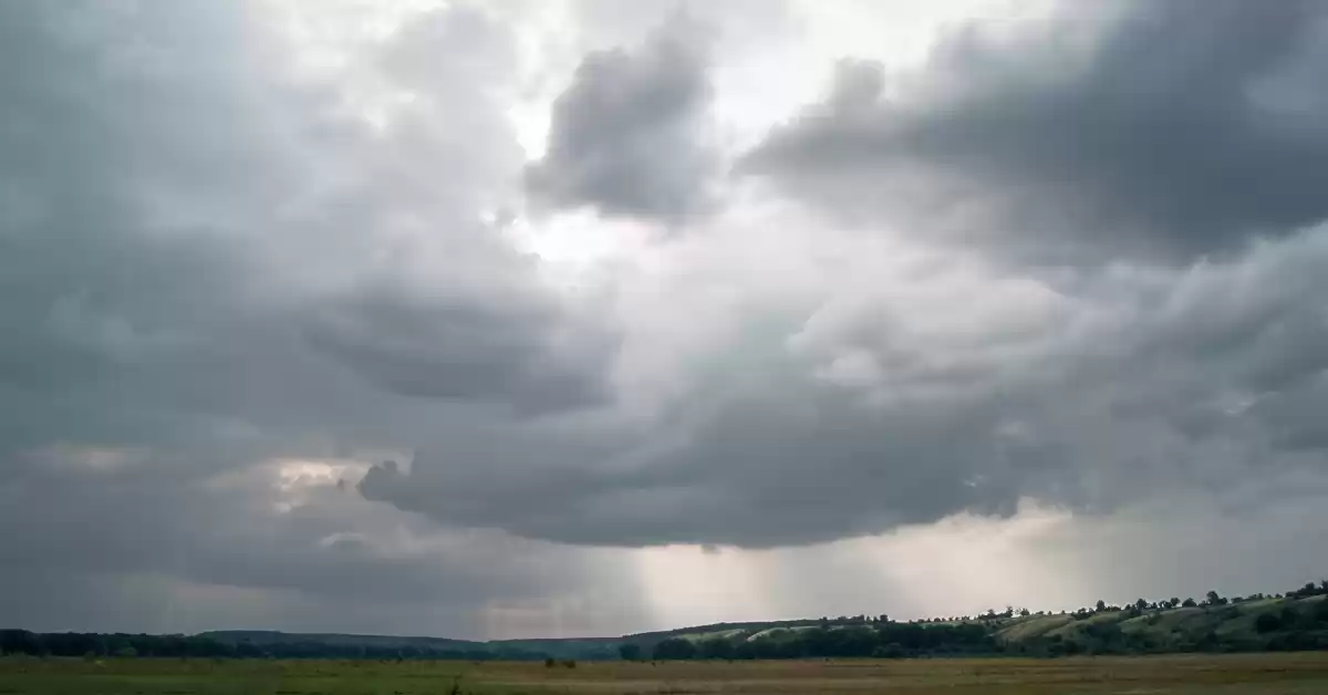 Ráfagas de viento sur en el último día de alerta por lluvias en la semana