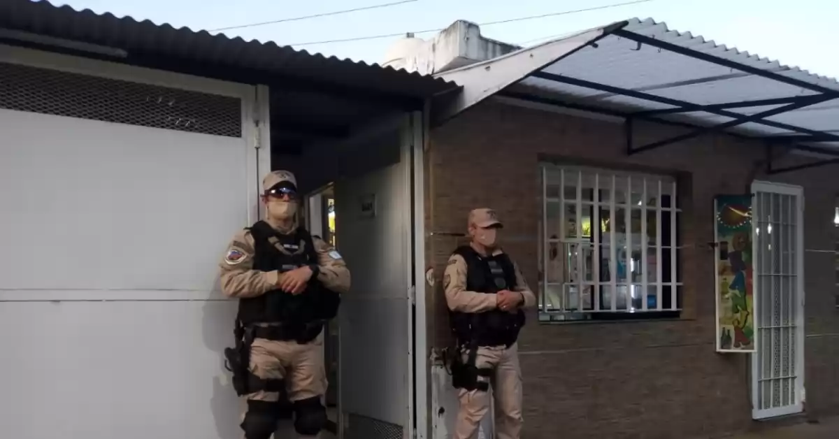 Rosario: tres allanamientos con detenidos, secuestro de droga y dinero