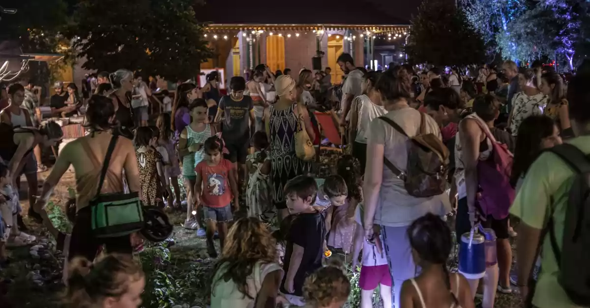 “Nochecitas en Embarcaderos”, un espacio cultural que propone música en vivo, cuentos y juegos