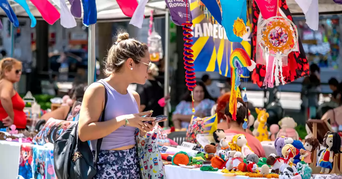Este viernes llega la feria especial “Vuelta a Clases” en la plaza Sarmiento