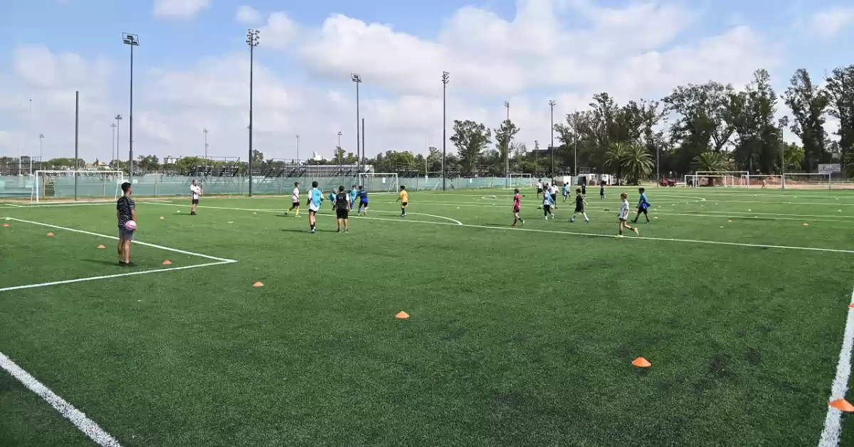 El óvalo central del Hipódromo suma canchas de fútbol y nuevas disciplinas deportivas