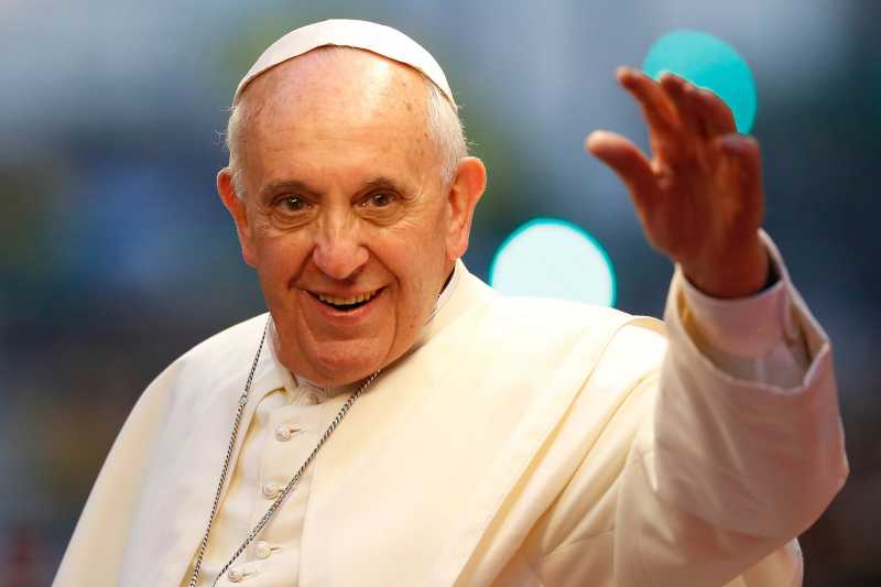 El Papa dijo que el matrimonio y la familia están en