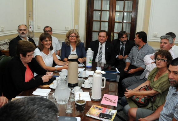 El aumento a los docentes llegaría a un 30por ciento en dos partes