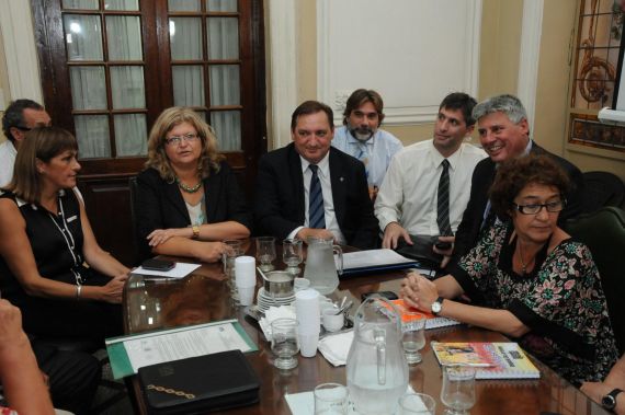 Se realizó la primera reunión paritaria con gremios docentes